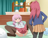 布団の上で枕を・・・抱えて！？