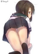 机と机の間に文房具落としたら磯波が「私が取ります」って言って取りに行ってくれた