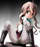 M字開脚で見せてくれてる巻雲さん