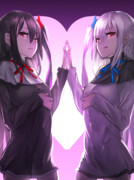 「撮るなら早くしてほしいんだが？」「いえーいピースピース」