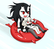 スノーチュービングを楽しむ2人