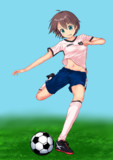 サクラ色のユニフォームを着たボーイッシュなサッカー少女