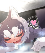 ガラスの机ってひんやりして気持ちいいよね