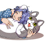柔らかくて癒される大きな猫のぬいぐるみ。