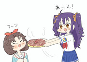 ソラちゃんにお好み焼き食べさせてあげるルナちゃん