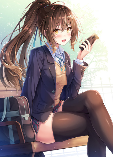 スマホをいじる女子高生 朱シオ さんのイラスト ニコニコ静画 イラスト