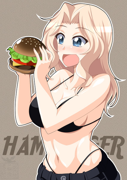 ハンバーガーを食べるケイさん