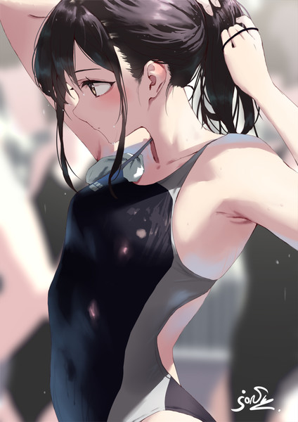 髪をくくり直してる子
