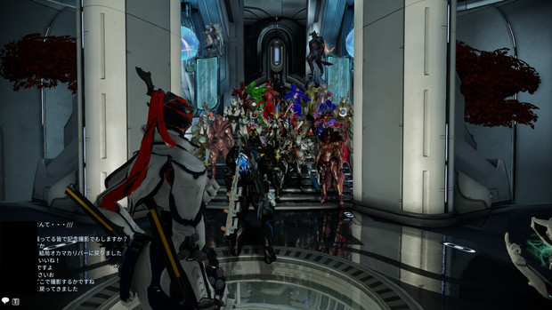 Warframe ユーザーイベントにて「集合写真を撮るテンノたち」