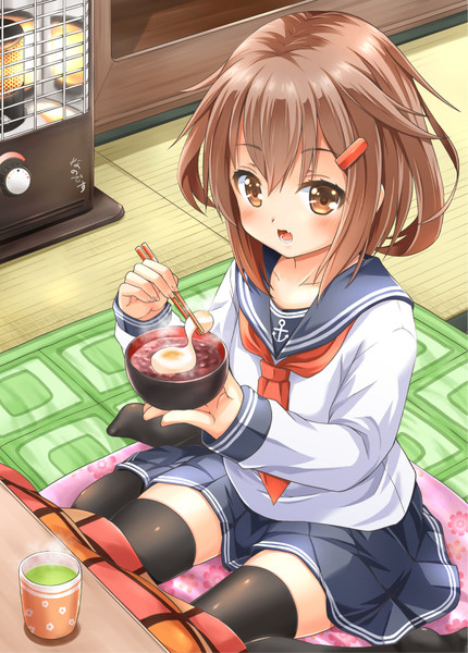 お汁粉を食べる雷ちゃん