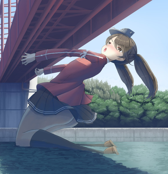 橋梁をくぐる龍驤