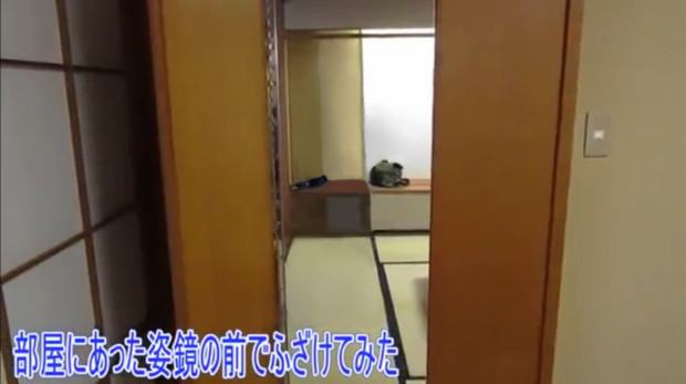 和歌山の部屋にあった姿鏡の前