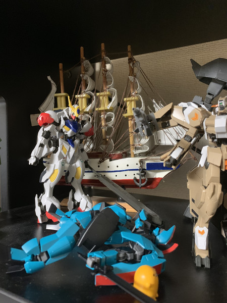 ガンダムバルバトスルプスとグレイズリッター