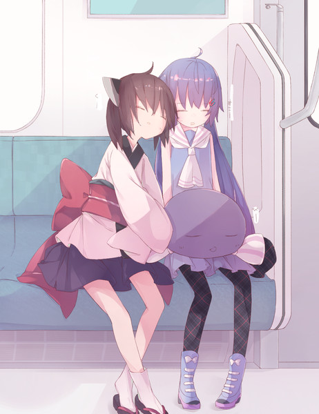 遊びつかれて帰りの電車で眠るウナきり 桧野 拓海 さんのイラスト ニコニコ静画 イラスト